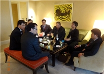 代理商前来会场了解野特保险杠